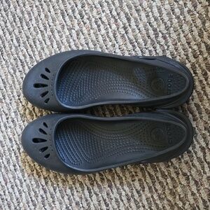 Women's crocs slip-on flats size 9